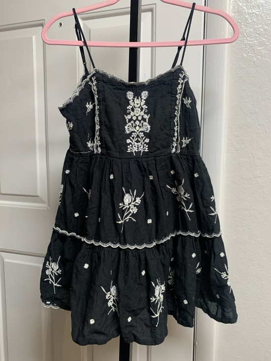 Urban Outfitters Tops - Urban outfitters hanna embroidered floral boho tiered spring whimsical top xs